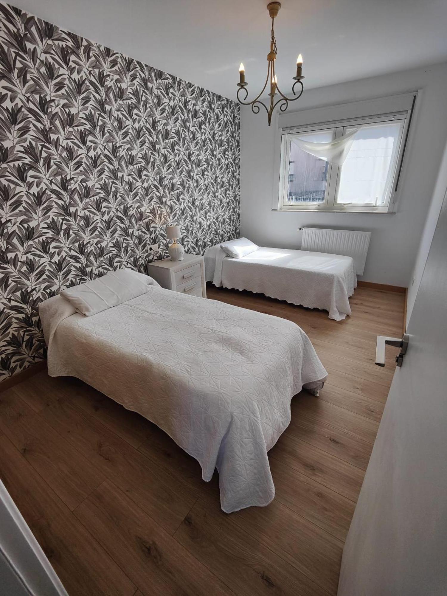 Chalet Con Wifi , Ps4 , Garaje, 5 Dormitorios, 3 Banos, Santiago De Compostela Santiago de Compostela Exterior foto